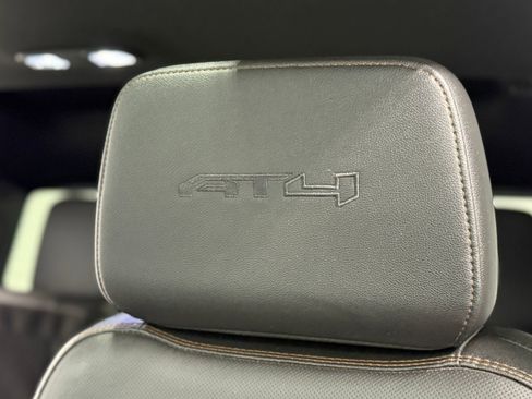 Used 2022 GMC Sierra 2500 AT4 w/ AT4 Premium Plus Package AWD/4WD image 14