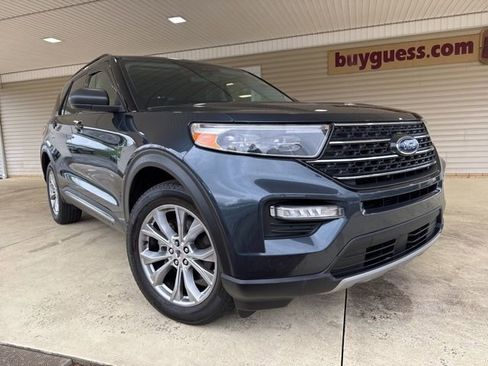 Used 2022 Ford Explorer XLT w/ Equipment Group 202A image 2