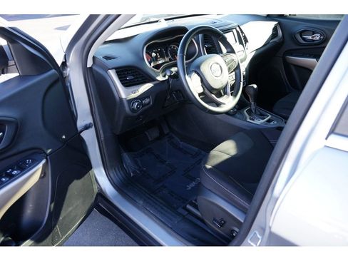 Used 2017 Jeep Cherokee Latitude image 13