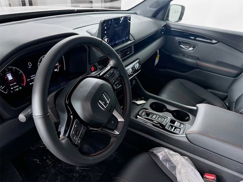 Used 2025 Honda Pilot TrailSport image 7