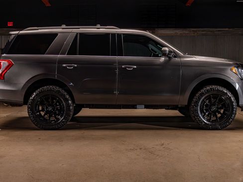 Used 2020 Ford Expedition XLT w/ FX4 Off-Road Package AWD/4WD image 11
