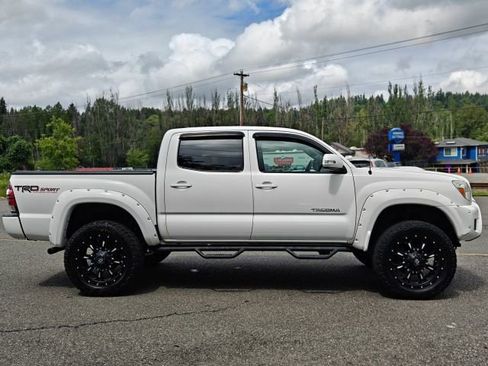Used 2015 Toyota Tacoma 4x4 Double Cab w/ TRD Sport Package image 9