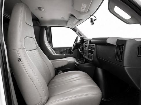 Used 2025 GMC Savana 3500 Extended RWD image 33