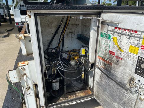 Used 2017 Ford F550 2WD Regular Cab Super Duty image 32