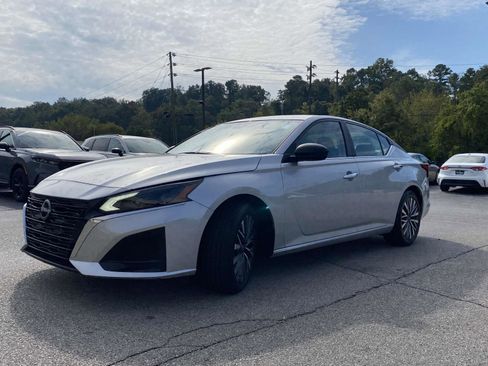 Used 2024 Nissan Altima 2.5 SV image 5