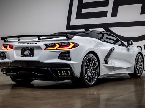 Used 2025 Chevrolet Corvette Stingray Premium Conv w/ Z51 Performance Package RWD image 27