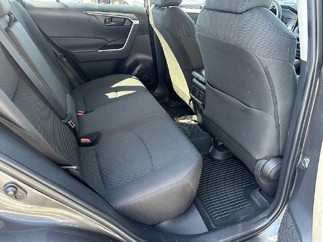 Used 2022 Toyota RAV4 LE FWD image 13
