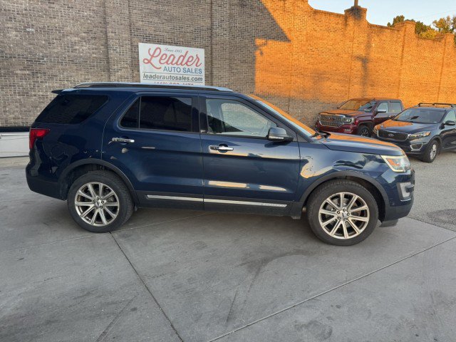 Used 2017 Ford Explorer Limited w/ Equipment Group 301A AWD/4WD image 2