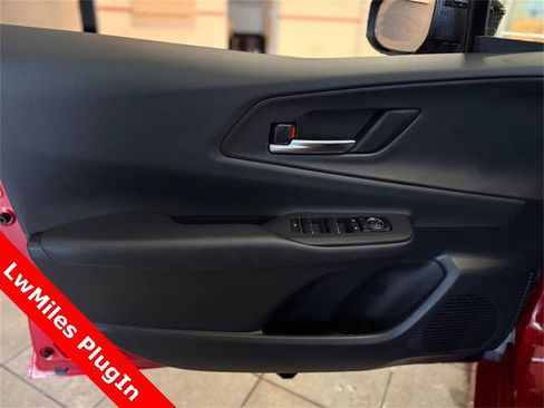 Used 2025 Toyota Prius Plug-In Hybrid image 18