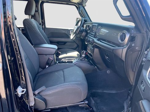 Used 2021 Jeep Wrangler Unlimited Sahara image 27