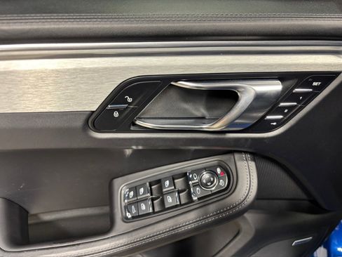 Used 2017 Porsche Macan Turbo image 17