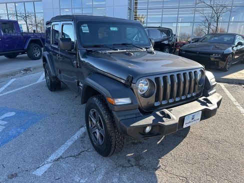 Used 2018 Jeep Wrangler Unlimited Sport S image 3