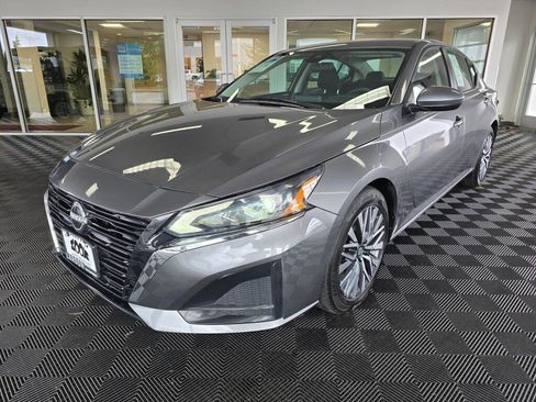 Used 2023 Nissan Altima 2.5 SV FWD image 7