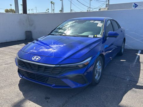 Used 2024 Hyundai Elantra SE FWD image 2