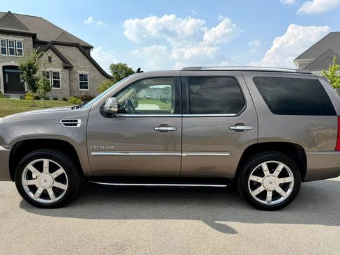 Used 2014 Cadillac Escalade Luxury AWD/4WD image 8