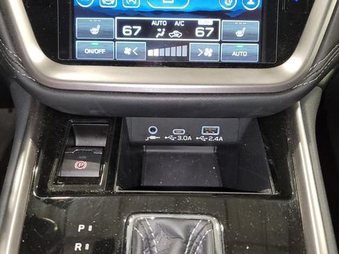 Used 2025 Subaru Outback Premium w/ Popular Package #1A AWD/4WD image 29