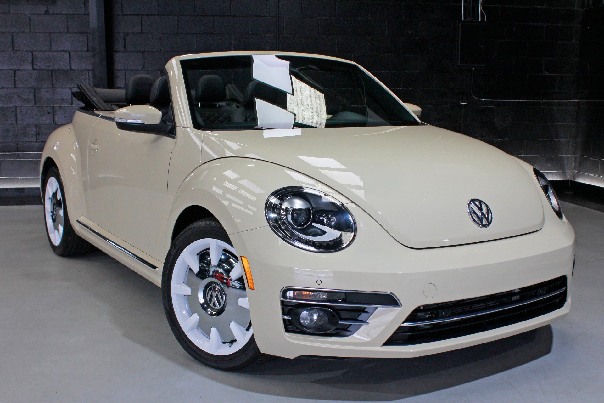 Used 2019 Volkswagen Beetle 2.0T S FWD image 14
