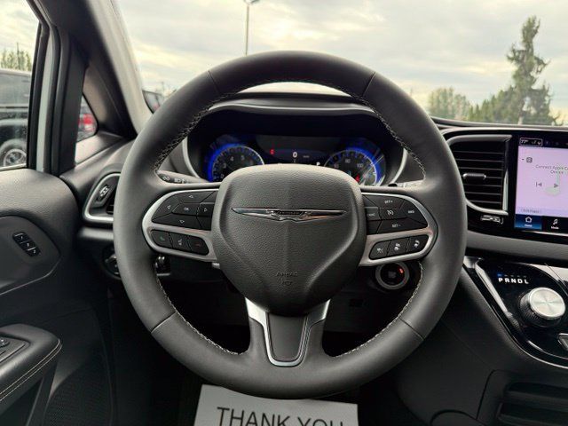 Used 2025 Chrysler Pacifica Select FWD image 19
