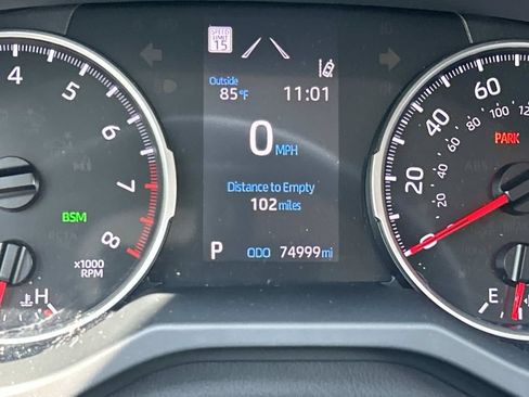 Used 2020 Toyota RAV4 XLE Premium FWD image 14