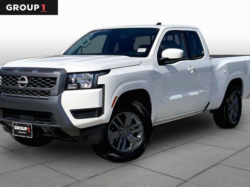 Used 2025 Nissan Frontier SV RWD image 1