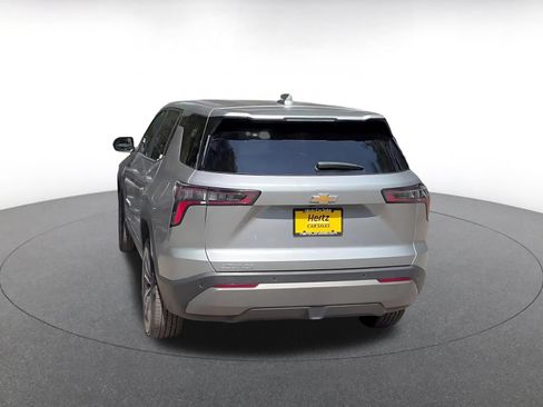 Used 2025 Chevrolet Equinox LT FWD image 12