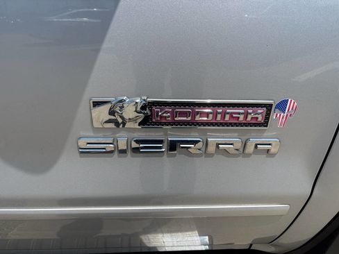 Used 2017 GMC Sierra 1500 SLE w/ Suspension Package, Off-Road AWD/4WD image 12