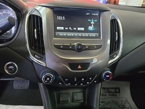 Used 2018 Chevrolet Cruze LT image 20