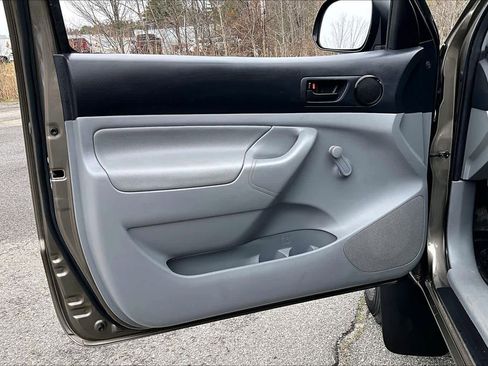 Used 2012 Toyota Tacoma 4x4 Regular Cab image 20