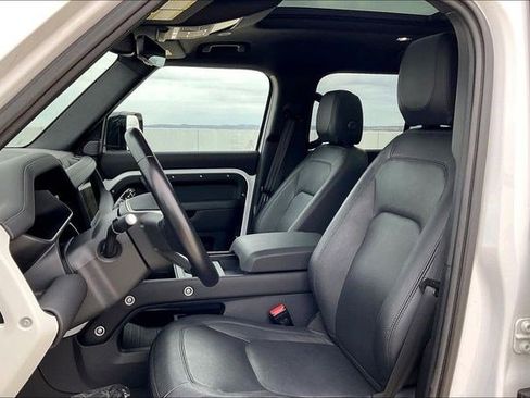 Used 2024 Land Rover Defender 110 S image 30