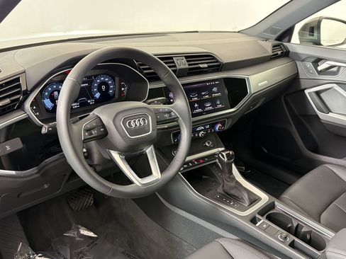 Used 2025 Audi Q3 2.0T Premium w/ Convenience Package image 4