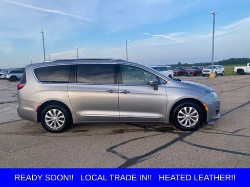 Used 2019 Chrysler Pacifica Touring-L w/ Advanced Safetytec Group FWD image 2