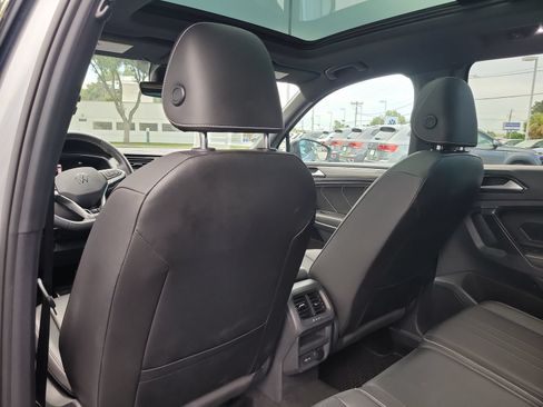 Used 2023 Volkswagen Tiguan SE R-Line FWD image 11