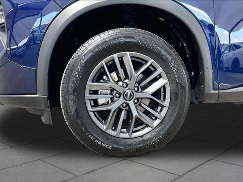 Certified 2026 Nissan Rogue SV FWD image 11