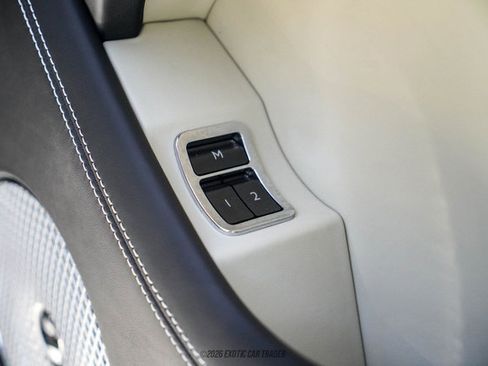Used 2021 Bentley Bentayga AWD/4WD image 59