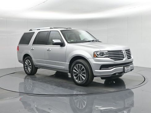 Used 2017 Lincoln Navigator Select image 9