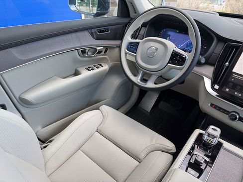 New 2026 Volvo XC90 T8 Ultra w/ Protection Package Premier AWD/4WD image 12