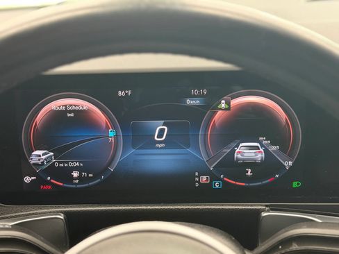 Used 2020 Mercedes-Benz GLB 250 w/ Premium Package image 28