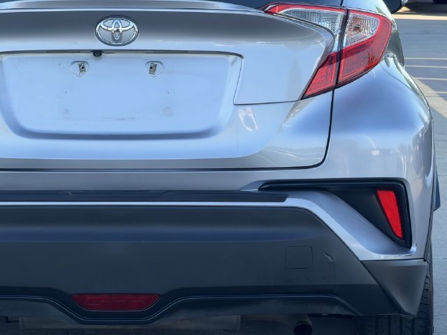 Used 2018 Toyota C-HR XLE FWD image 8