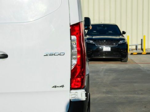 Used 2020 Mercedes-Benz Sprinter 2500 image 39