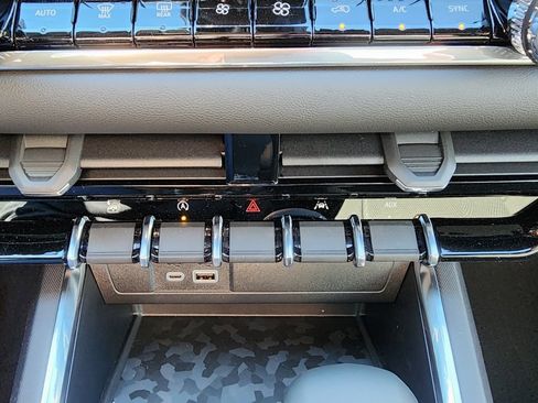 New 2026 GMC Canyon Elevation w/ Convenience Package image 29