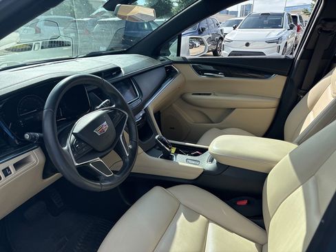 Used 2018 Cadillac XT5 FWD image 18