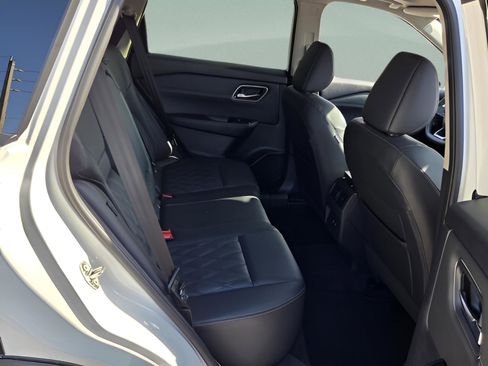 Certified 2024 Nissan Rogue Platinum image 18