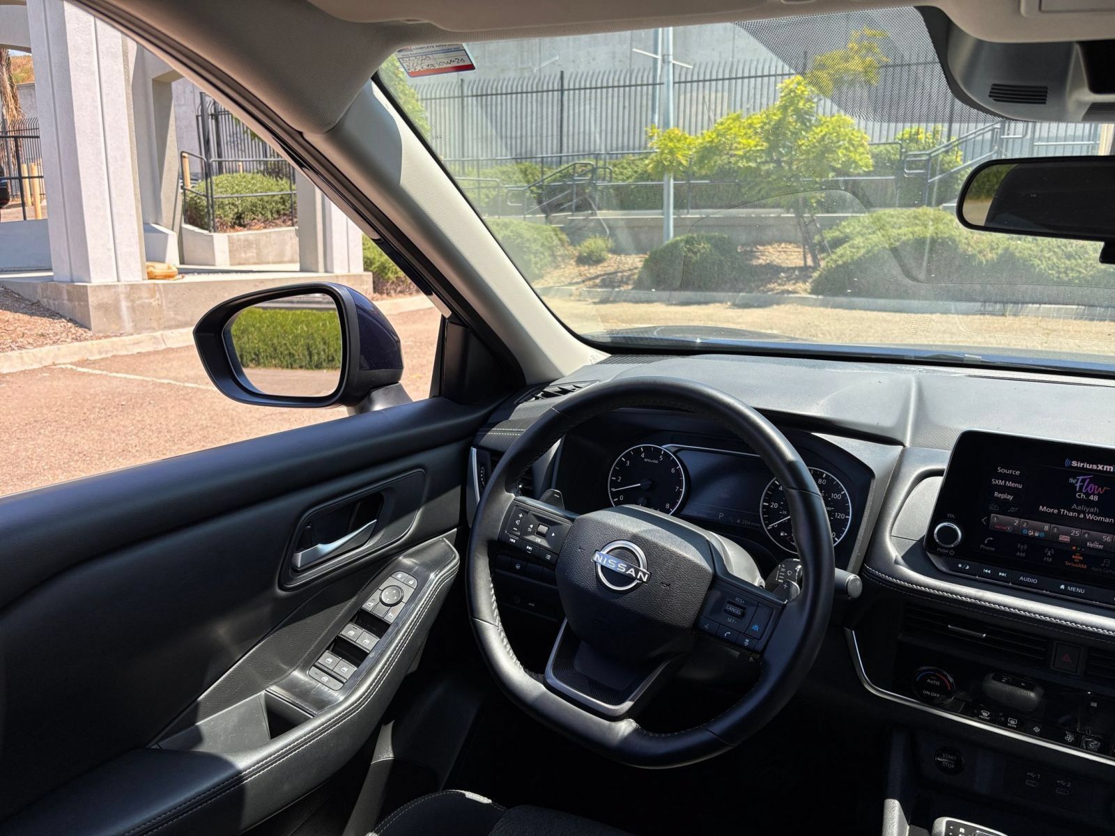 Used 2025 Nissan Rogue SV FWD image 35