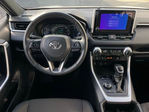 Used 2024 Toyota RAV4 SE image 11