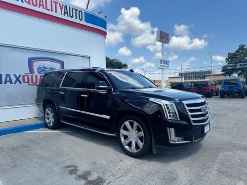 Used 2019 Cadillac Escalade ESV Luxury AWD/4WD image 15