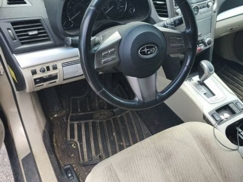 Used 2010 Subaru Outback 2.5i Premium AWD/4WD image 9
