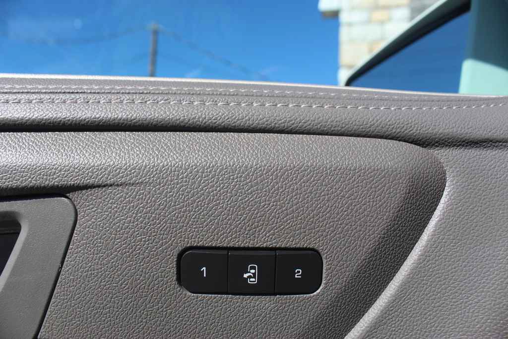Used 2017 GMC Acadia Limited SLT AWD/4WD image 13