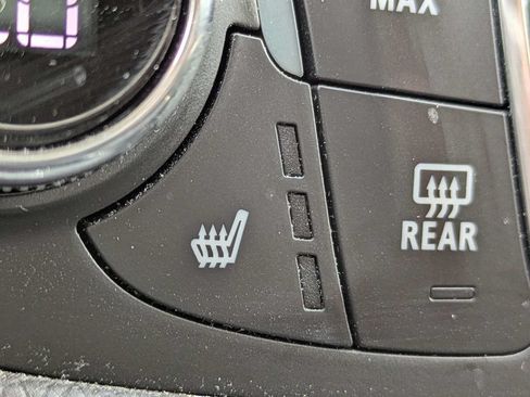 Used 2024 Chevrolet Equinox LT FWD image 23