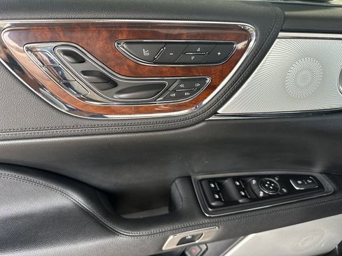 Used 2020 Lincoln Continental Reserve w/ Luxury Package image 11