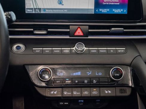 Used 2025 Hyundai Elantra Limited FWD image 19